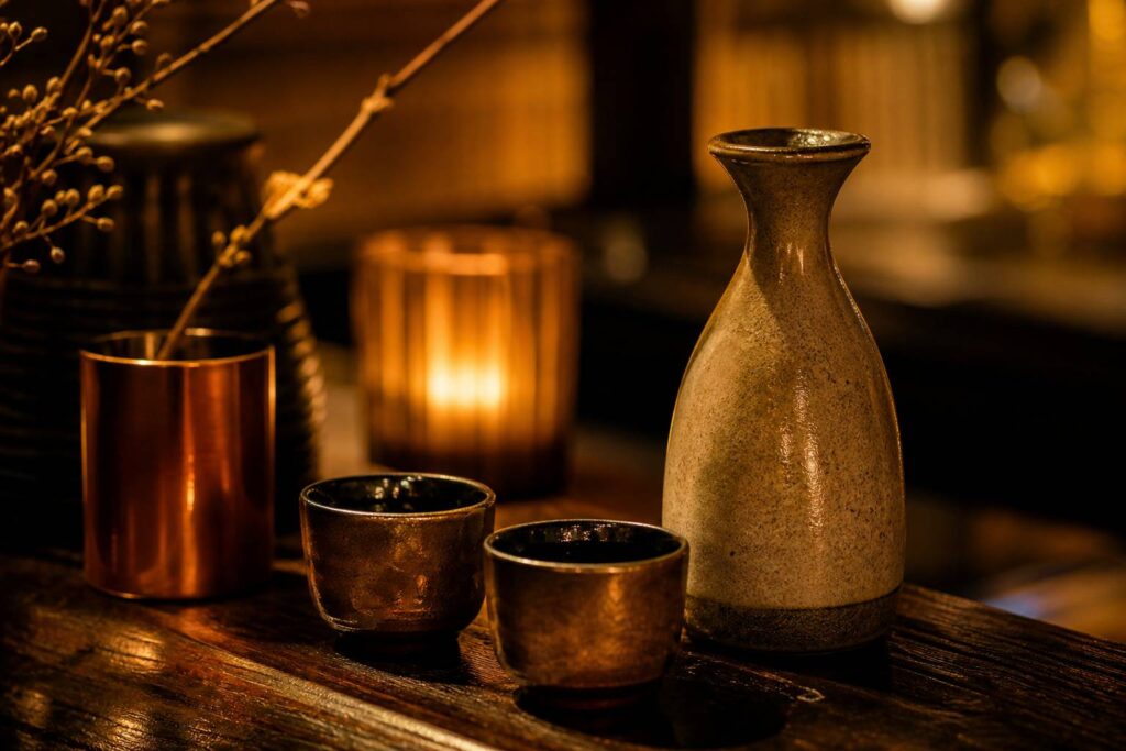 L&rsquo;art de servir et savourer le saké avec délectation